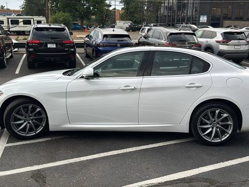 Used 2018 Alfa Romeo Giulia AWD image 6