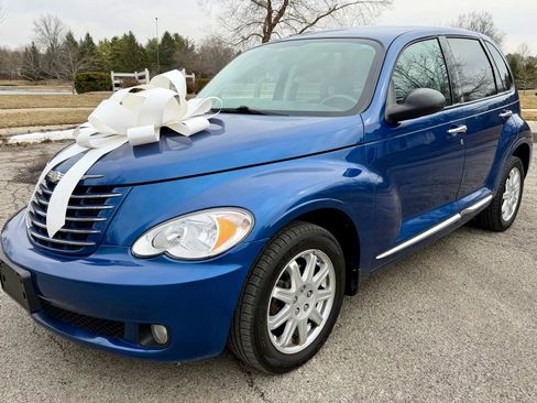 Used 2010 Chrysler PT Cruiser image 3