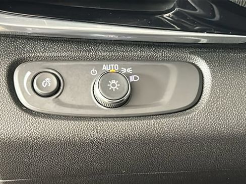 Used 2024 Buick Envista Sport Touring w/ Convenience I Package FWD image 19