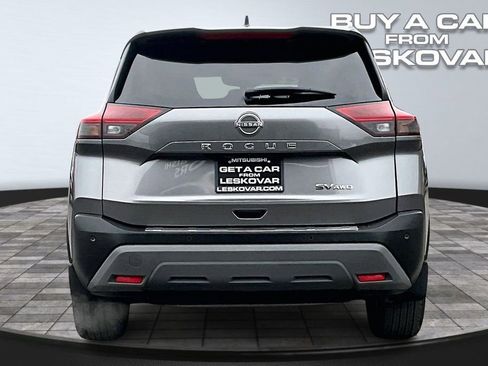 Used 2023 Nissan Rogue SV image 4