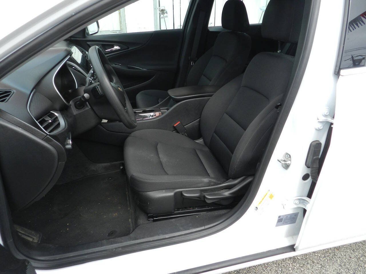Used 2024 Chevrolet Malibu LS FWD image 2