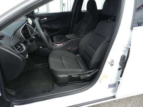 Used 2024 Chevrolet Malibu LS FWD image 2