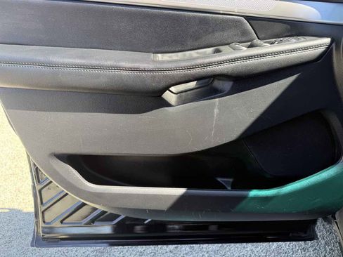 Used 2016 Ford Explorer XLT w/ Equipment Group 202A image 9