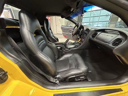 Used 2002 Chevrolet Corvette Convertible w/ Preferred Equipment Group2 image 40