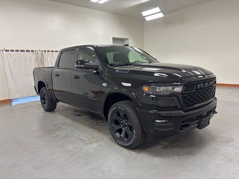 New 2026 RAM 1500 4x4 Crew Cab image 2