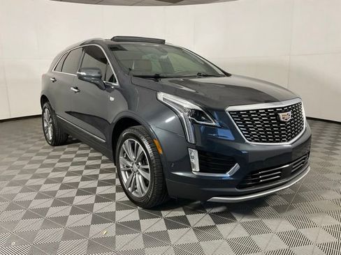 Used 2022 Cadillac XT5 Premium Luxury w/ Technology Package AWD/4WD image 3