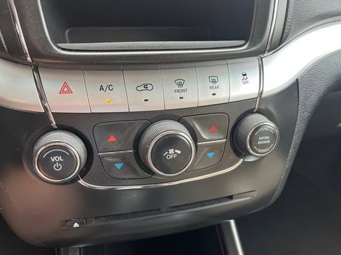 Used 2012 Dodge Journey SXT w/ Flexible Seating Group image 23