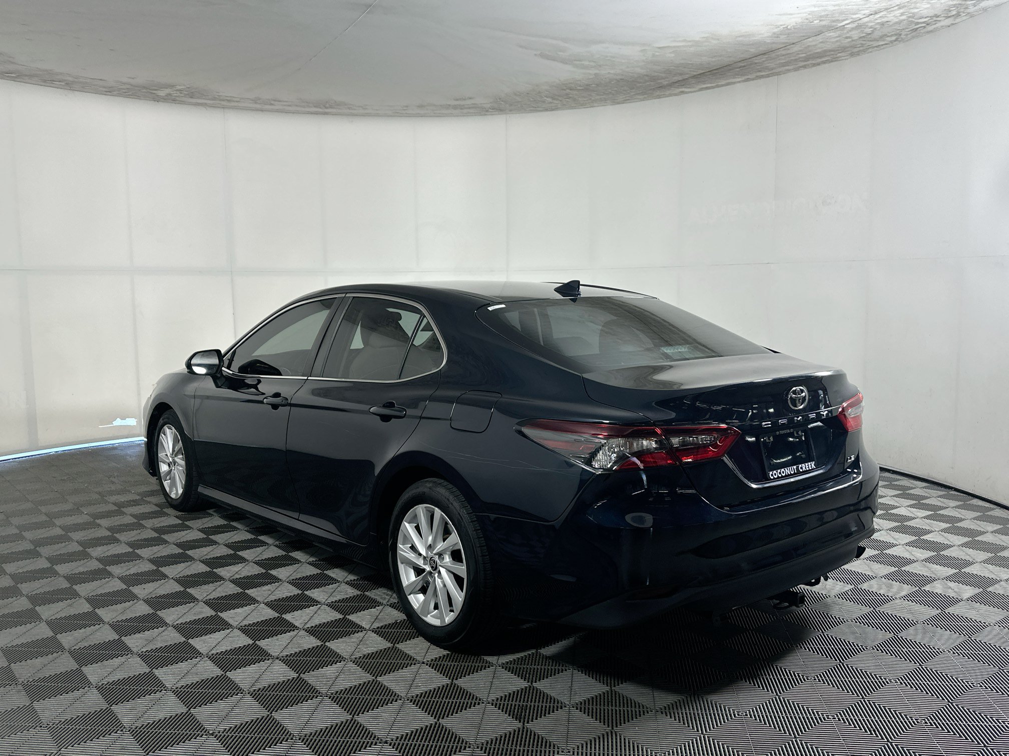 Used 2021 Toyota Camry LE FWD image 5