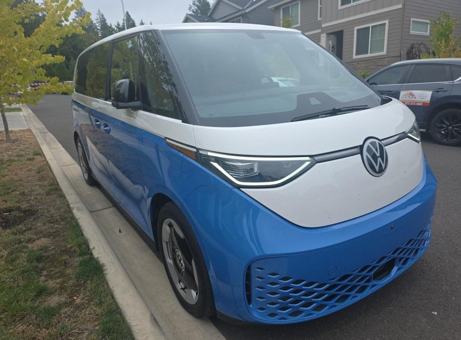 Certified 2025 Volkswagen ID. Buzz Pro S Plus AWD/4WD image 1