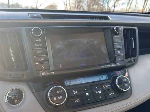 Used 2018 Toyota RAV4 Limited image 25