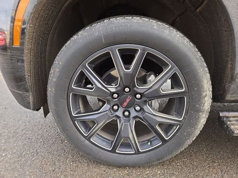 Used 2025 GMC Yukon XL Denali w/ Denali Reserve Package image 8