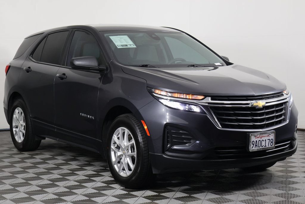 Used 2022 Chevrolet Equinox LS w/ LS Convenience Package FWD image 3