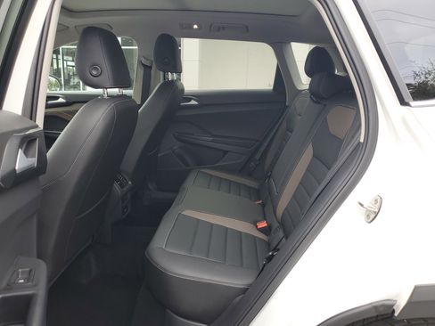 Used 2024 Volkswagen Taos SEL image 9