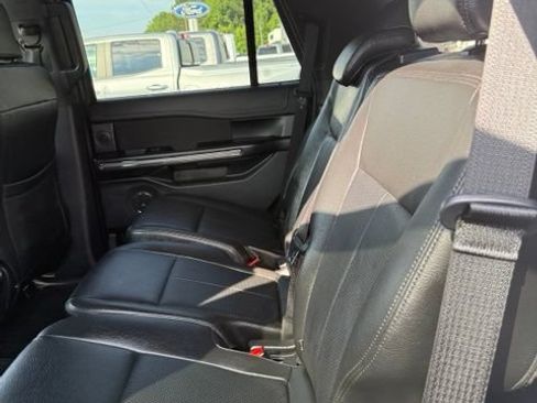 Used 2018 Ford Expedition XLT RWD image 19