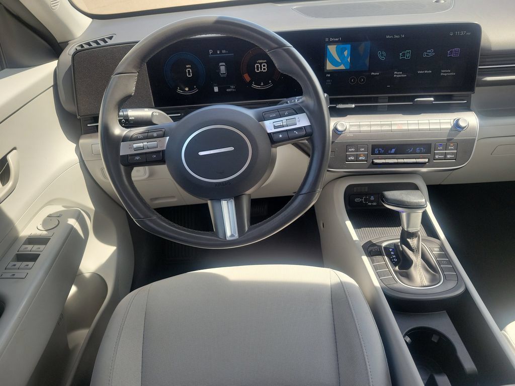 Used 2025 Hyundai Kona SEL FWD image 8