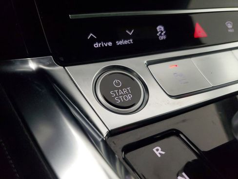 Used 2023 Audi e-tron Premium Plus w/ Premium Plus Package image 33