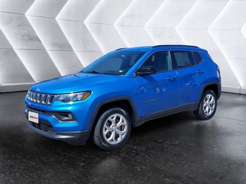 Used 2024 Jeep Compass Latitude AWD/4WD image 3