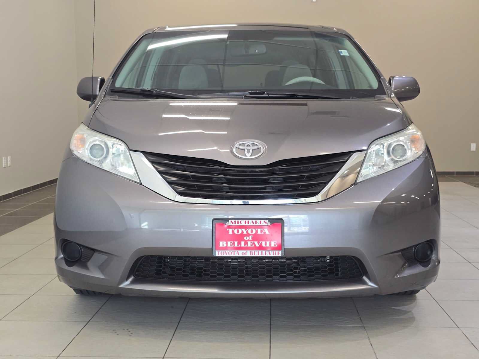 Used 2011 Toyota Sienna LE w/ Towing Pkg FWD image 6