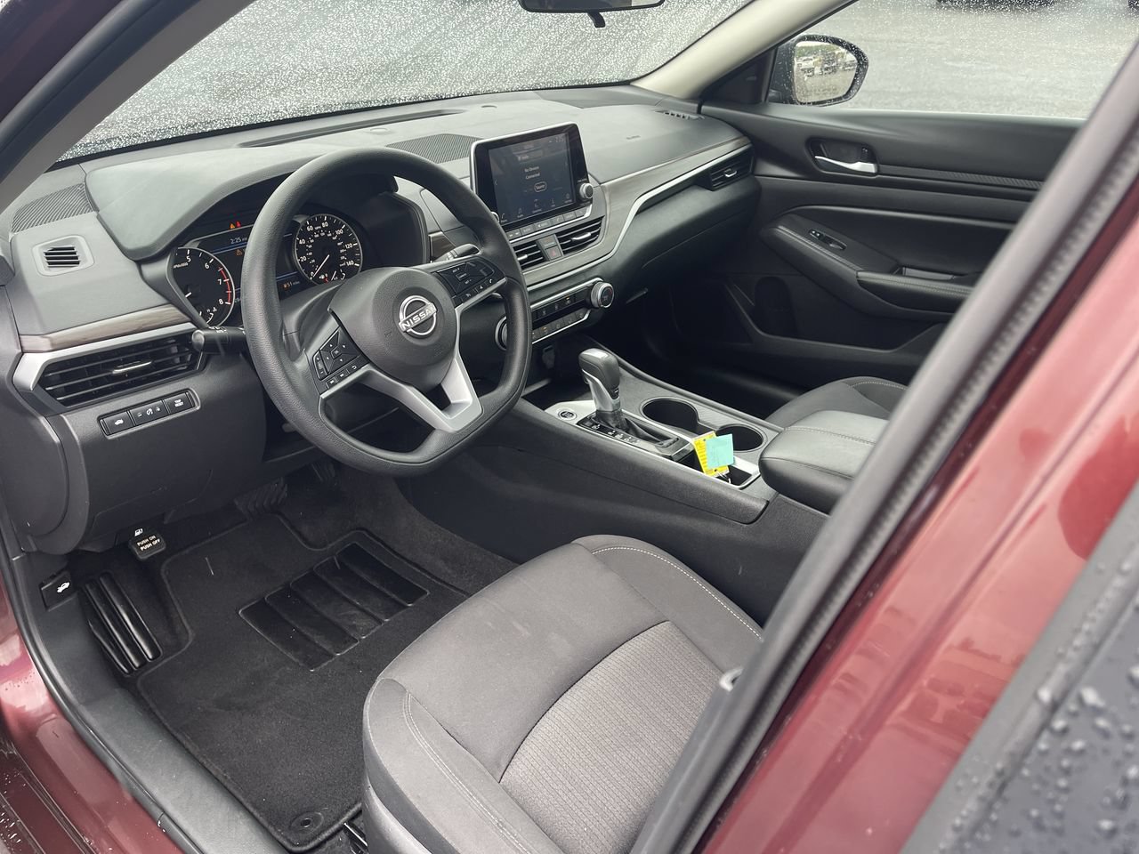 Used 2025 Nissan Altima 2.5 SV FWD image 10