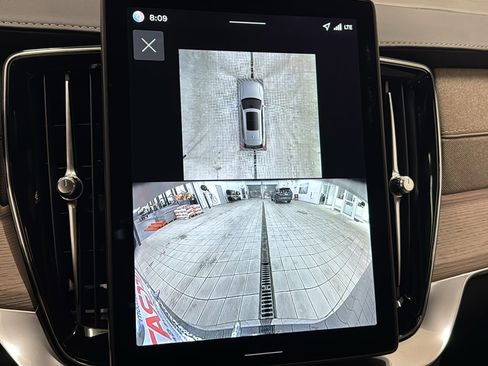 New 2026 Volvo XC90 T8 Plus w/ Protection Package Premier image 18