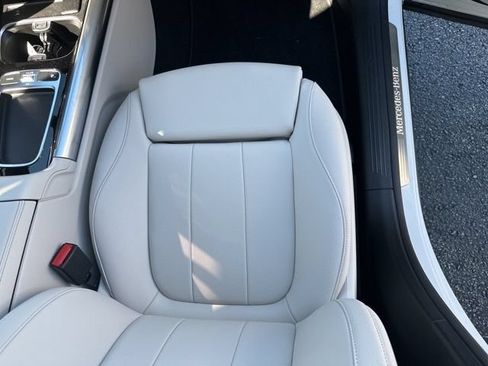 Used 2025 Mercedes-Benz GLA 250 4MATIC image 34