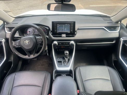 Used 2020 Toyota RAV4 LE FWD image 20