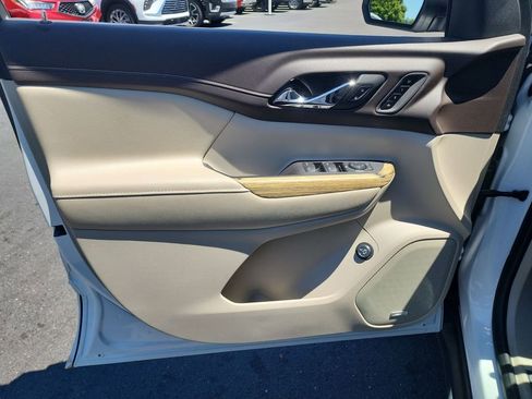 Certified 2019 GMC Acadia Denali w/ Technology Package FWD image 22