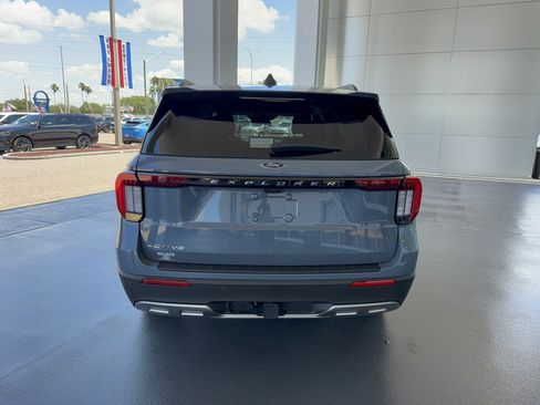 Certified 2025 Ford Explorer Active w/ Active Comfort Package RWD image 6