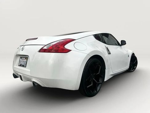 Used 2009 Nissan 370Z Touring RWD image 10