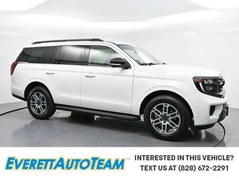 Used 2025 Ford Expedition Active AWD/4WD image 1