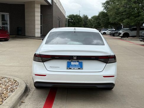 Used 2023 Honda Accord EX image 4