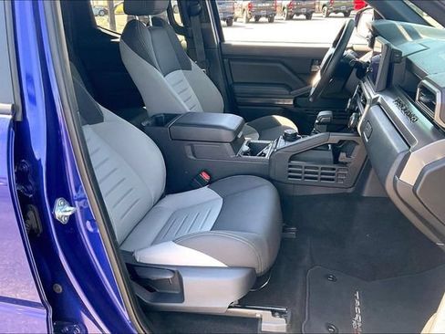 Used 2024 Toyota Tacoma TRD Sport AWD/4WD image 7