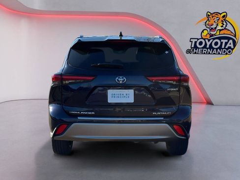 Used 2021 Toyota Highlander Platinum image 6