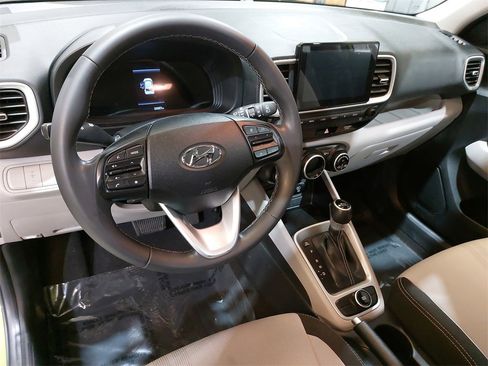 Used 2024 Hyundai Venue SEL image 15
