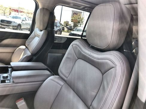Used 2024 Lincoln Navigator Reserve image 11