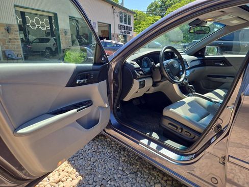 Used 2014 Honda Accord Touring image 17