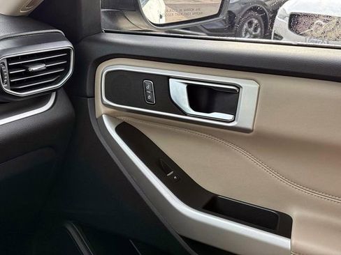 Used 2022 Ford Explorer XLT w/ Equipment Group 202A image 31