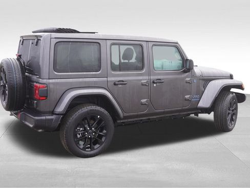 Certified 2025 Jeep Wrangler Unlimited Sahara w/ Safety Group AWD/4WD image 5