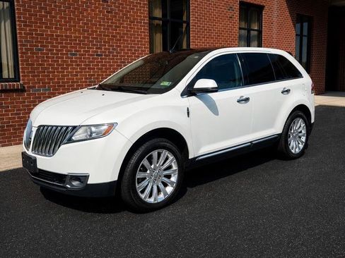 Used 2013 Lincoln MKX AWD image 1