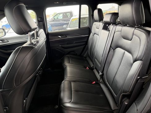 Used 2025 Jeep Grand Cherokee Limited w/ Black Appearance Package AWD/4WD image 30
