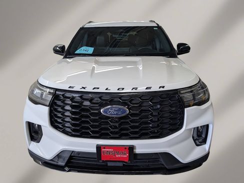 Used 2025 Ford Explorer ST-Line AWD/4WD image 3