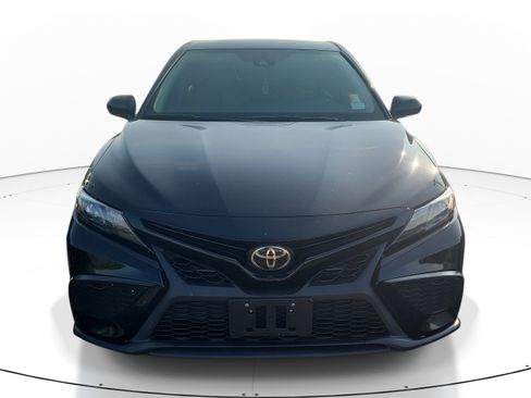 Used 2023 Toyota Camry SE FWD image 2