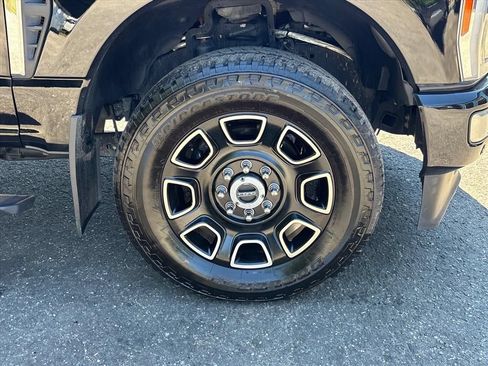 Used 2023 Ford F250 Platinum w/ FX4 Off-Road Package AWD/4WD image 10