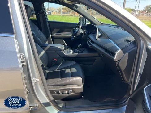 Used 2024 Cadillac XT4 Premium Luxury image 29