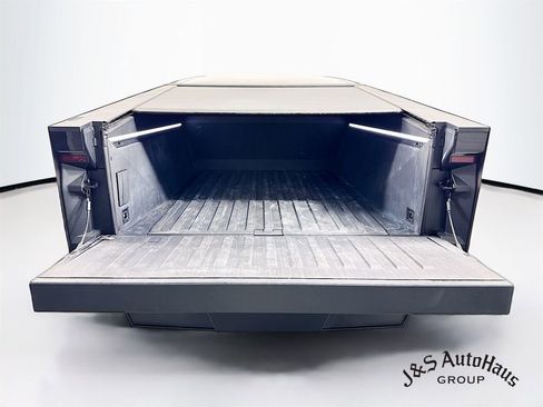 Used 2024 Tesla Cybertruck AWD Crew Cab image 34