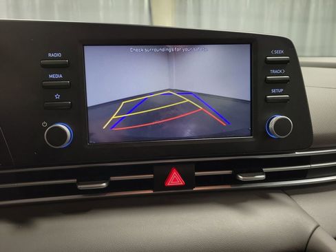 Used 2023 Hyundai Elantra SE image 17