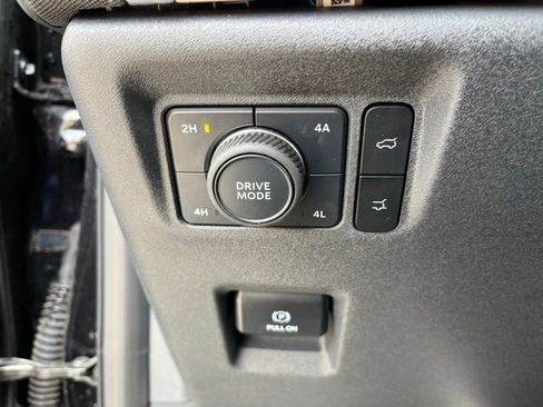 Used 2025 Ford Expedition Active AWD/4WD image 27