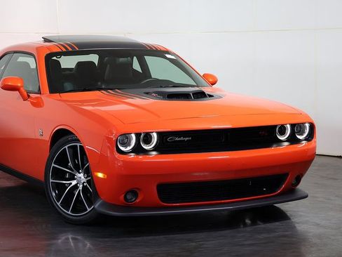 Used 2016 Dodge Challenger R/T Scat Pack RWD image 6