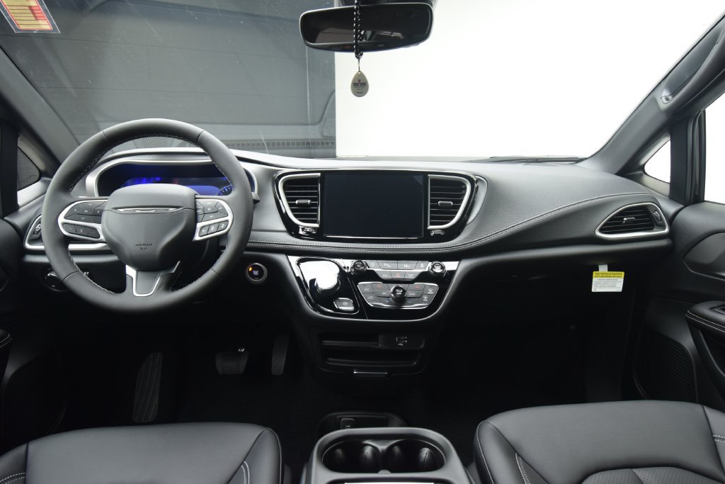 New 2027 Chrysler Pacifica Select AWD/4WD image 36