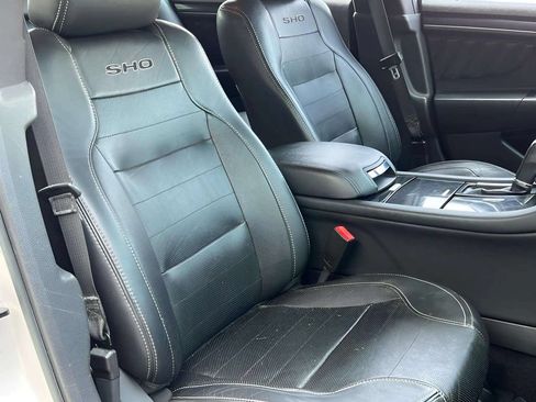 Used 2018 Ford Taurus SHO AWD/4WD image 9